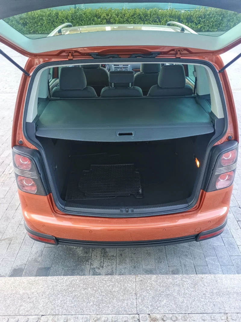 VW Touran * CROSS TOURAN * 1.9TDI * НЕРАЗЛИЧИМ ОТ НОВ * , снимка 13 - Автомобили и джипове - 49419133