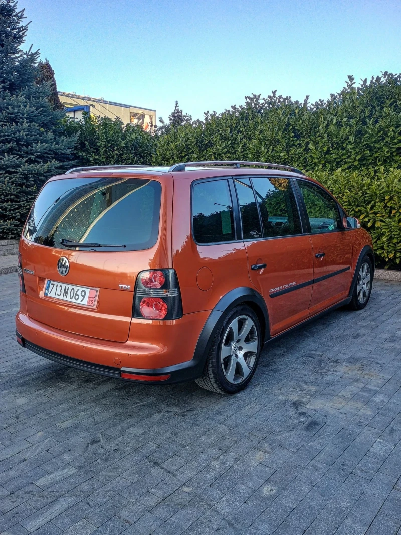 VW Touran * CROSS TOURAN * 1.9TDI * НЕРАЗЛИЧИМ ОТ НОВ * , снимка 7 - Автомобили и джипове - 49419133