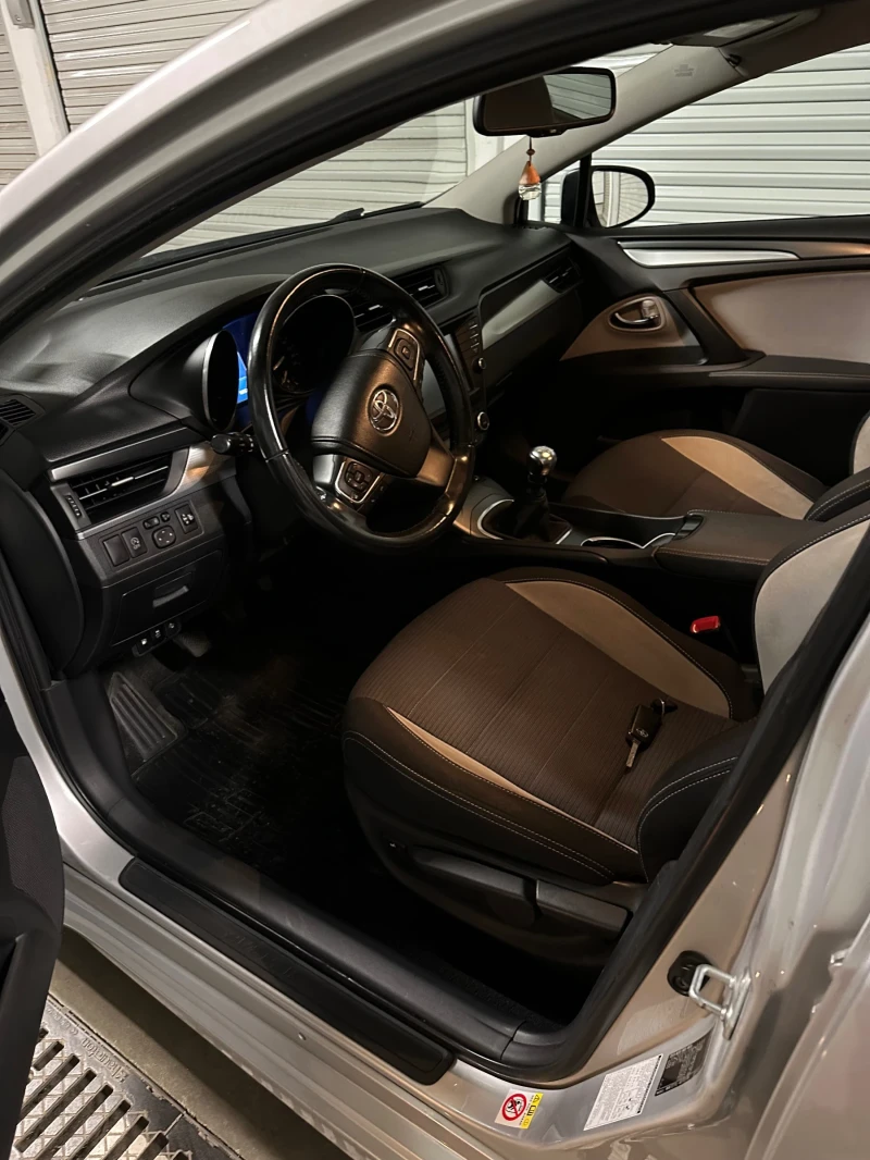 Toyota Avensis T27, снимка 10 - Автомобили и джипове - 52202359