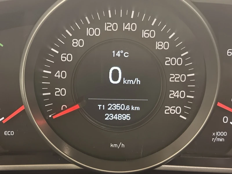 Volvo V40 D2, снимка 9 - Автомобили и джипове - 53467884