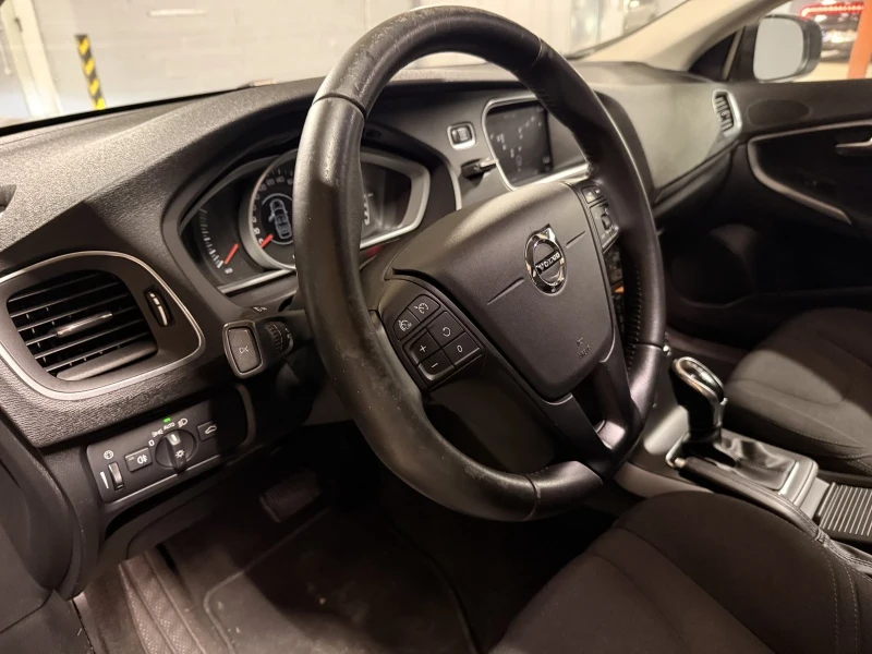 Volvo V40 D2, снимка 11 - Автомобили и джипове - 52840594