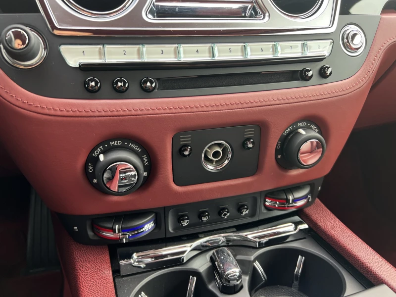 Rolls-Royce Wraith 6.6 V12/ TWO-TONE/ PANO/ 360/, снимка 13 - Автомобили и джипове - 53186253