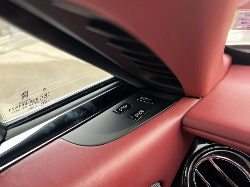 Rolls-Royce Wraith 6.6 V12/ TWO-TONE/ PANO/ 360/, снимка 11 - Автомобили и джипове - 53186253