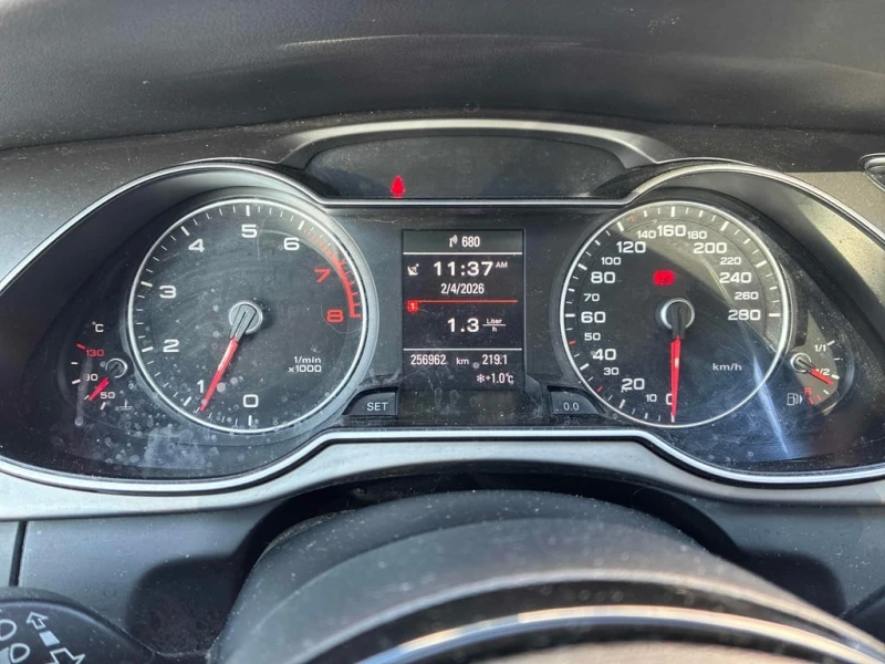 Audi A4 Premium| QUATTRO| ПОДГРЕВИ| ШИБЕДАХ+ ГУМИ С ДЖАНТИ, снимка 8 - Автомобили и джипове - 53472082