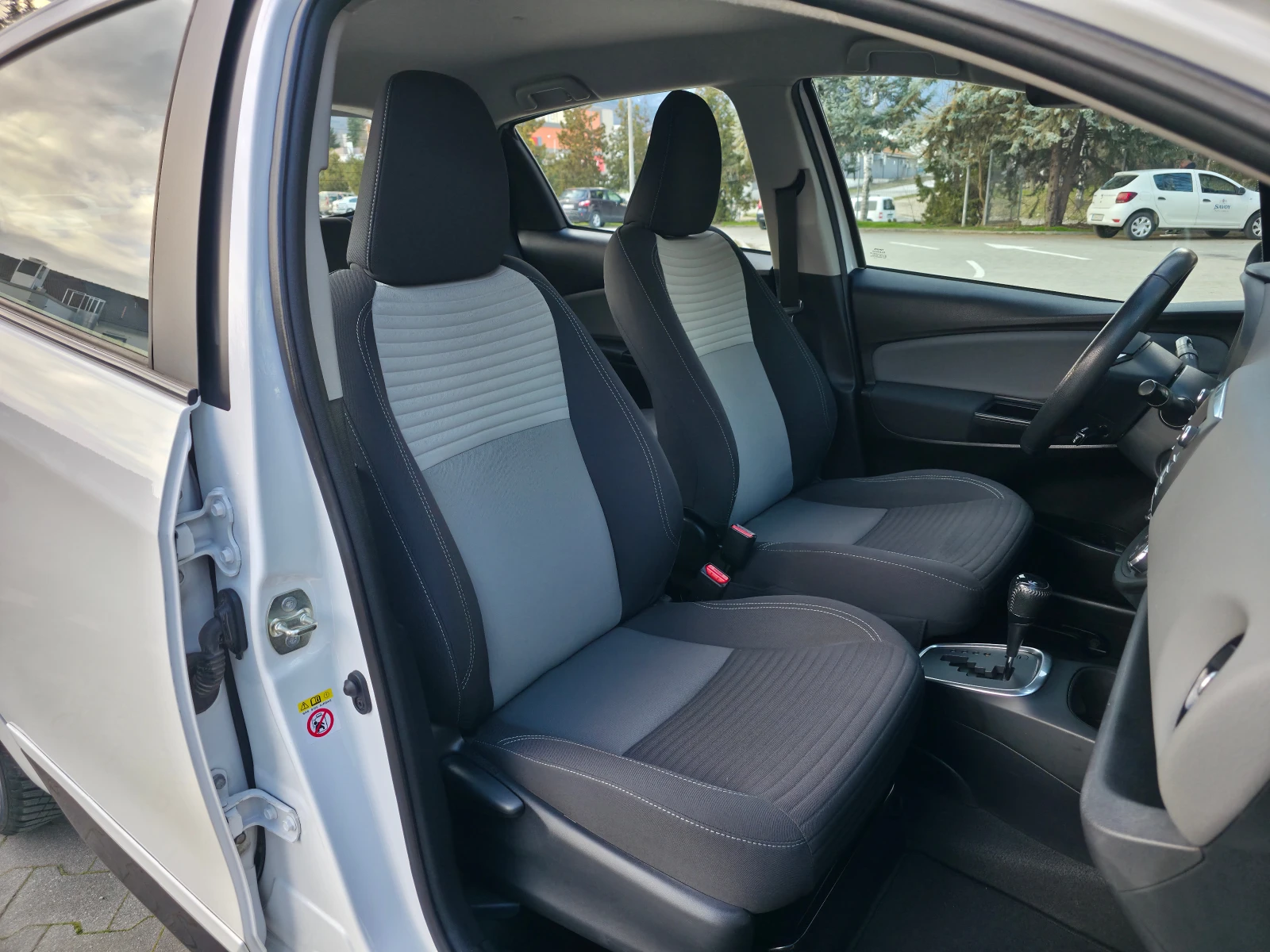 Toyota Yaris 1.5 HYBRID EURO6c | Mobile.bg � ����������� 11