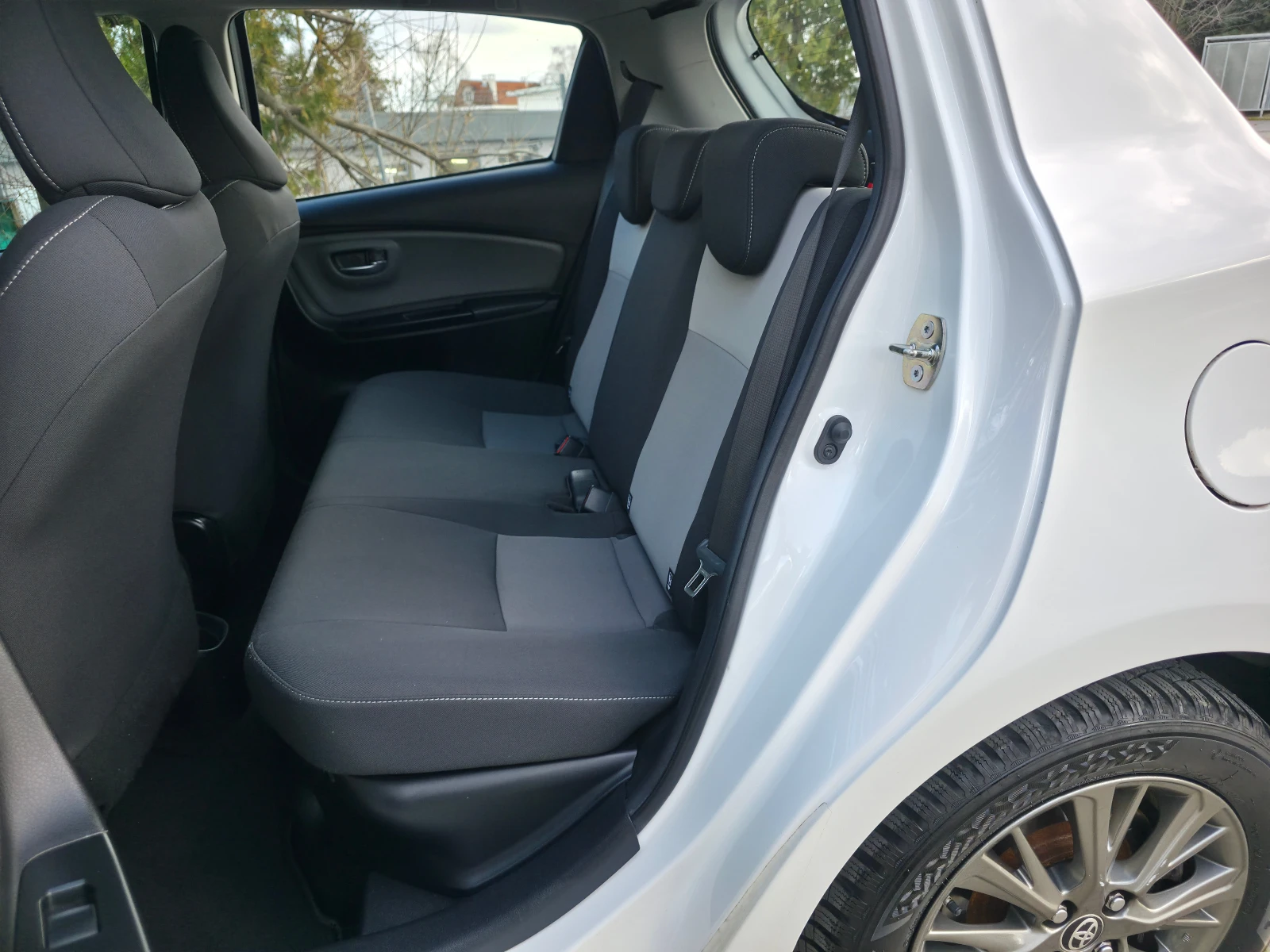 Toyota Yaris 1.5 HYBRID EURO6c | Mobile.bg � ����������� 15