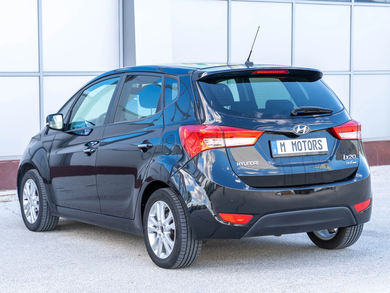 Hyundai Ix20 РЕАЛНИ КИЛОМЕТРИ КЛИМАТРОНИК , снимка 5 - Автомобили и джипове - 53945531