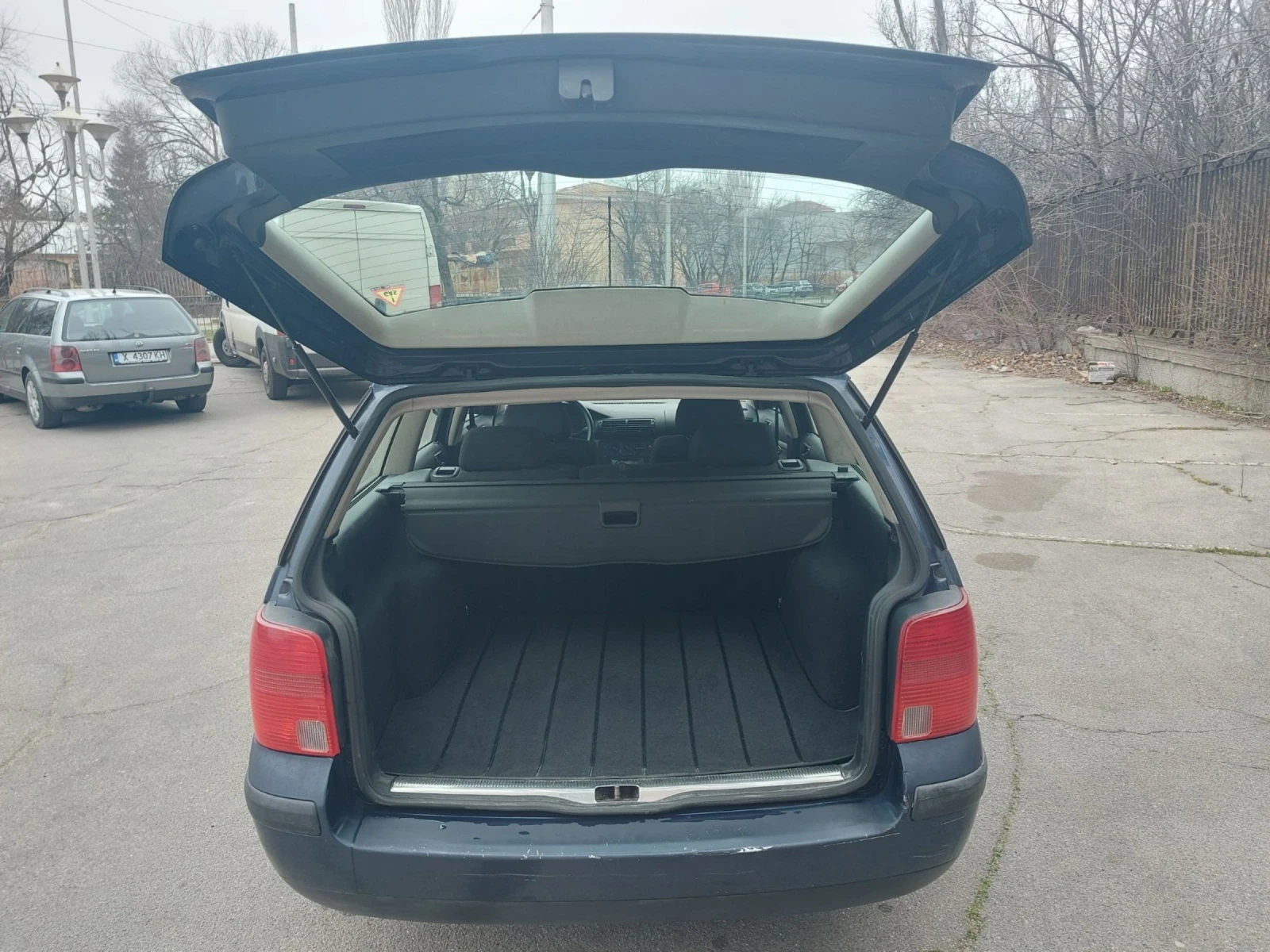 VW Passat 1.6i газ/бензин, снимка 11 - Автомобили и джипове - 54071960