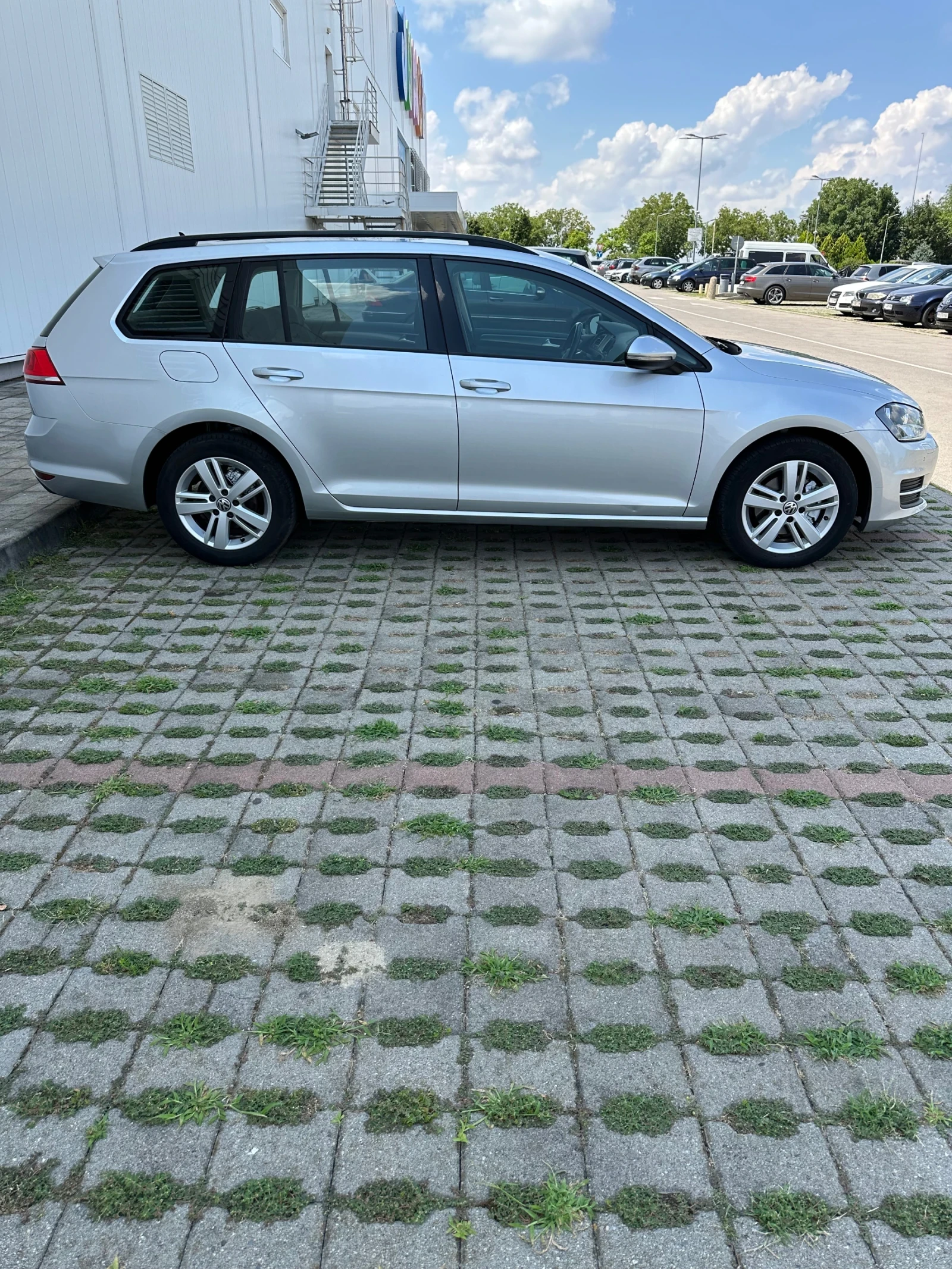 VW Golf 1.6 TDI , снимка 5 - Автомобили и джипове - 55386342