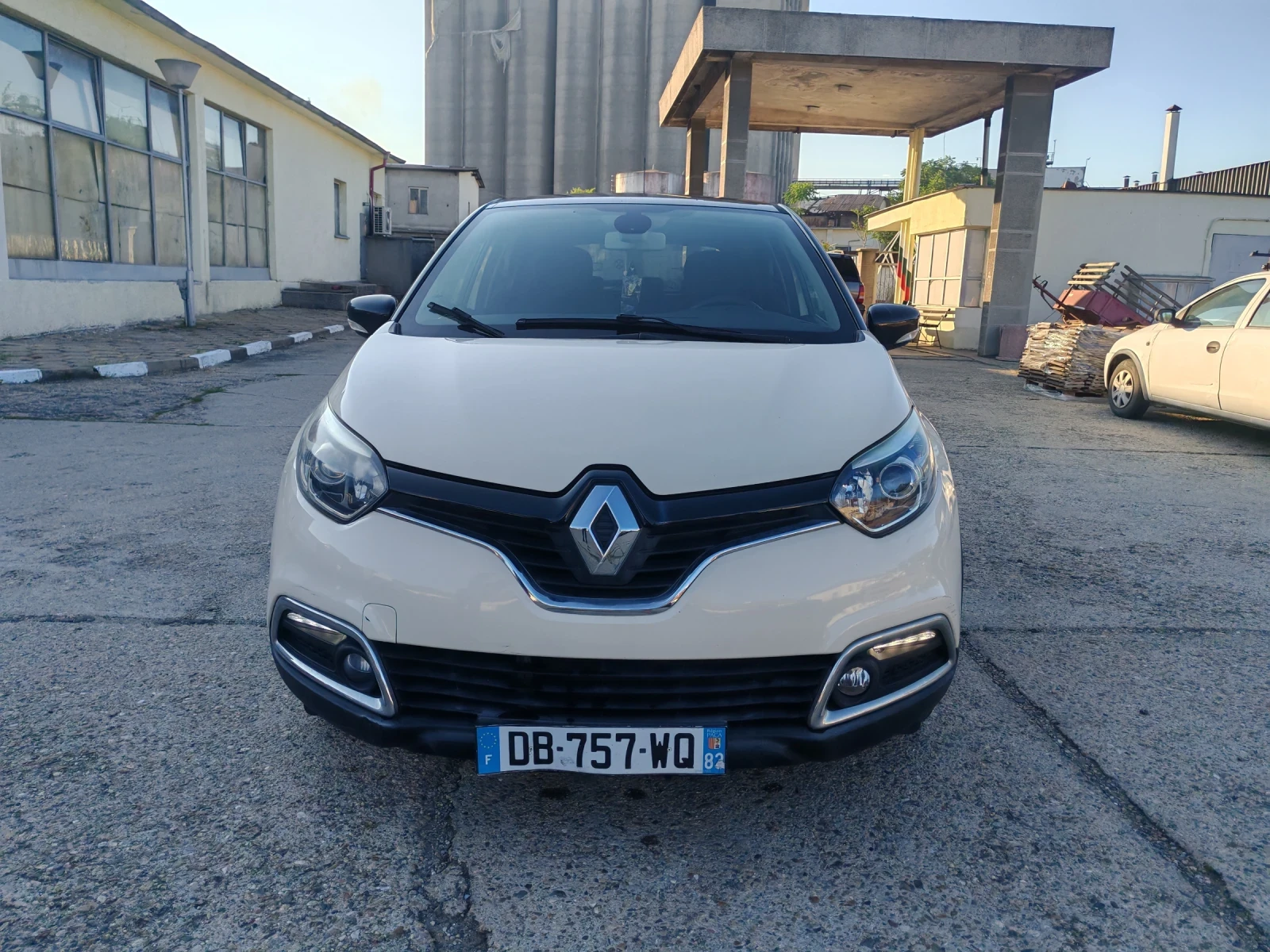 Renault Captur СПЕШНО!!!, снимка 2 - Автомобили и джипове - 55450198