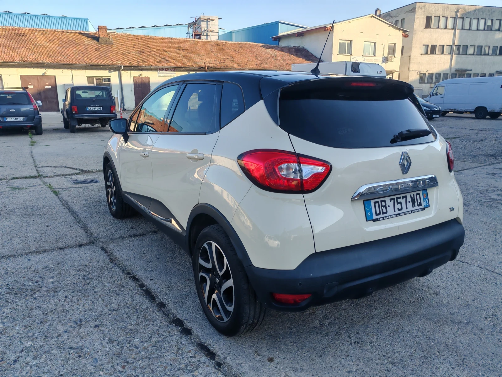 Renault Captur СПЕШНО!!!, снимка 6 - Автомобили и джипове - 55450198
