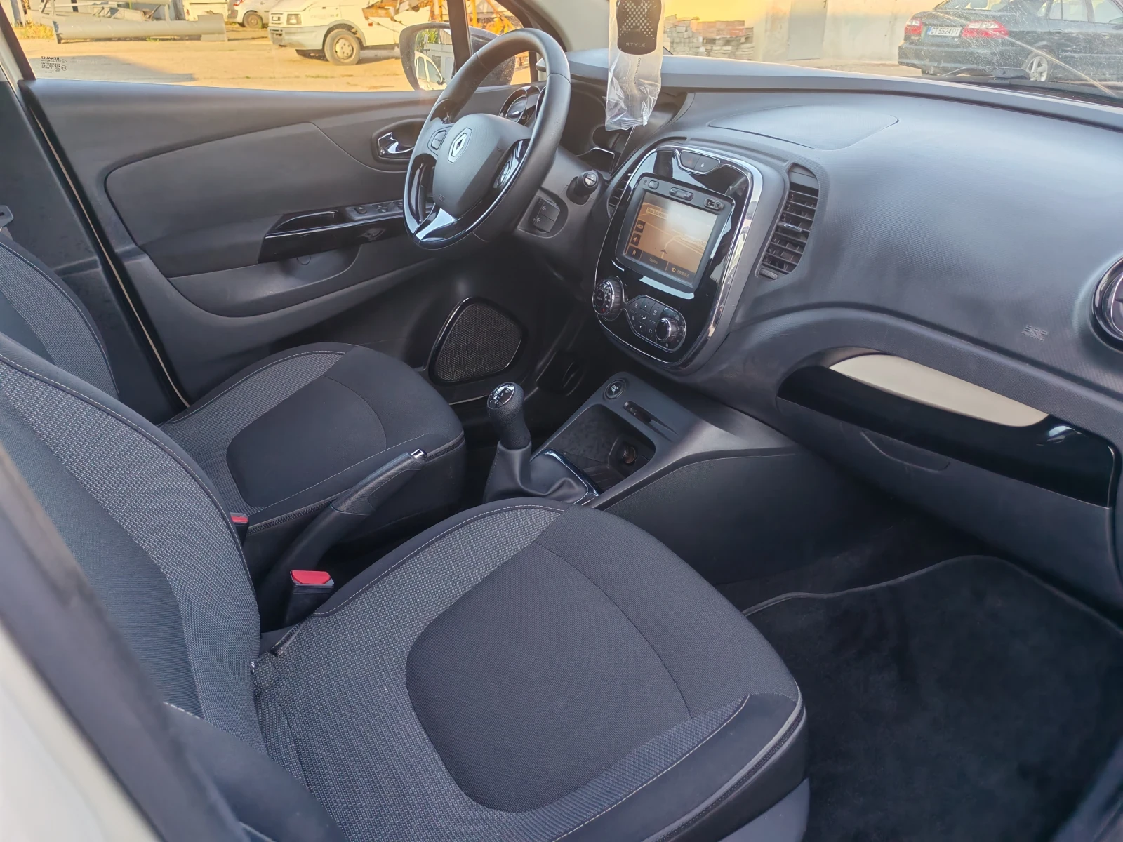 Renault Captur СПЕШНО!!!, снимка 12 - Автомобили и джипове - 55450198