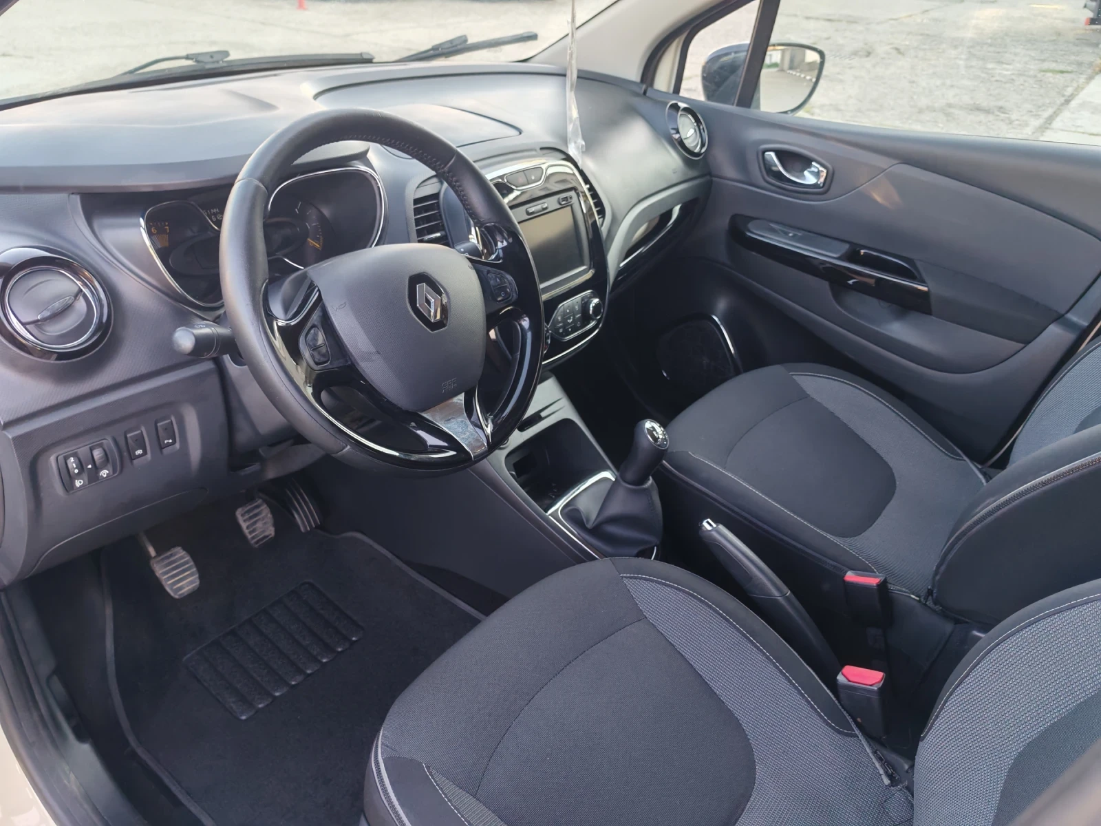 Renault Captur СПЕШНО!!!, снимка 8 - Автомобили и джипове - 55450198
