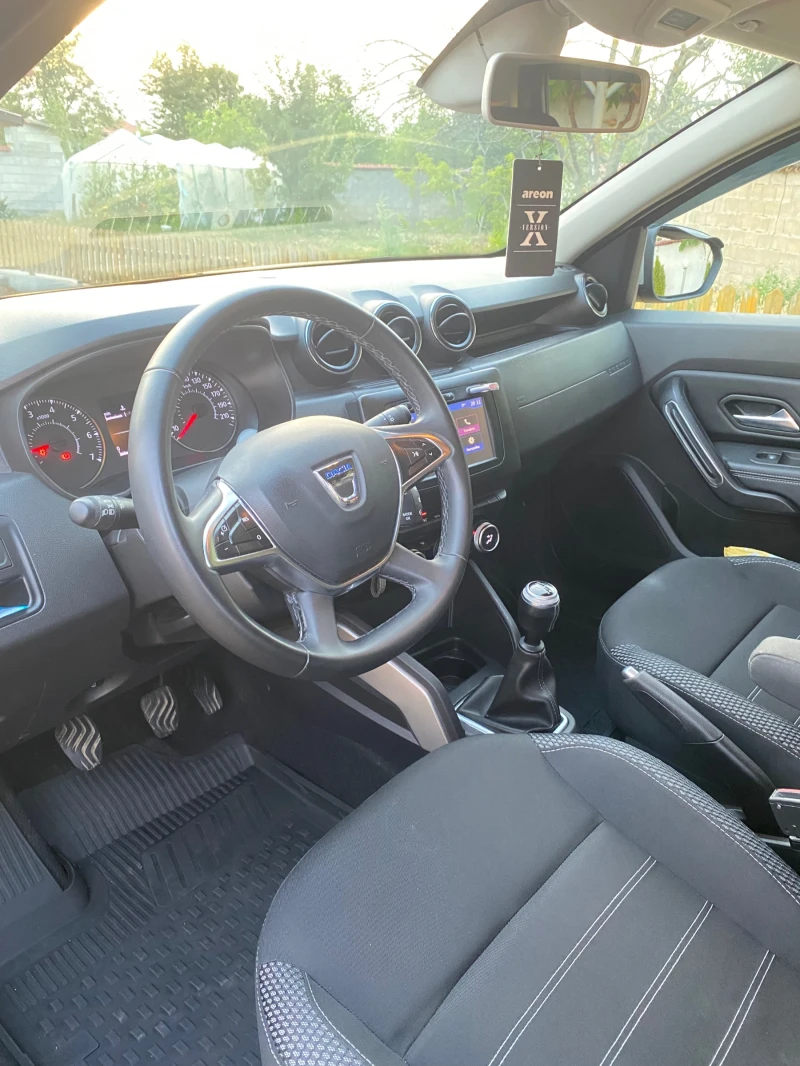 Dacia Duster 1.5 DCI, снимка 6 - Автомобили и джипове - 52035920