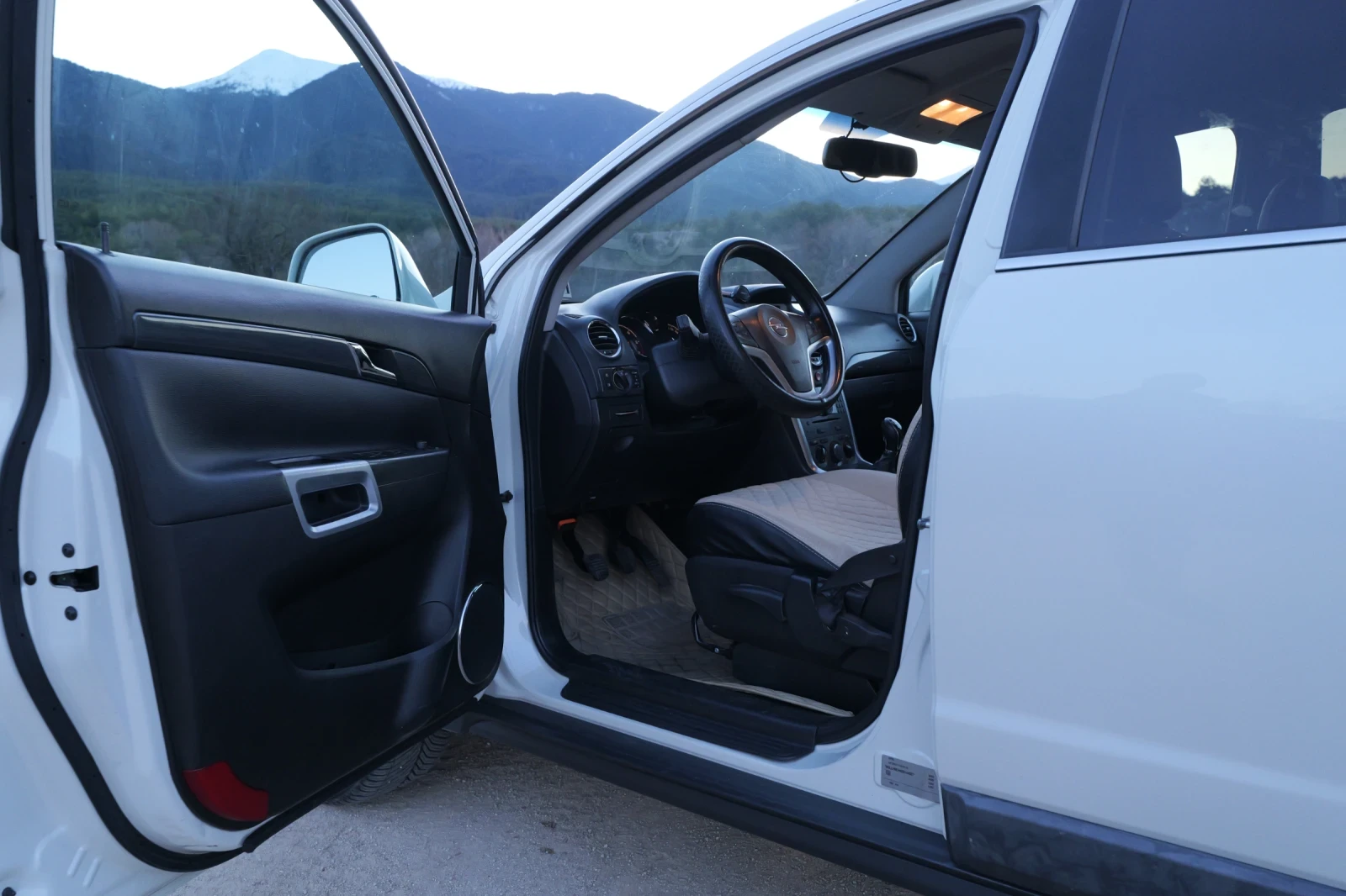 Opel Antara, снимка 4 - Автомобили и джипове - 53818537