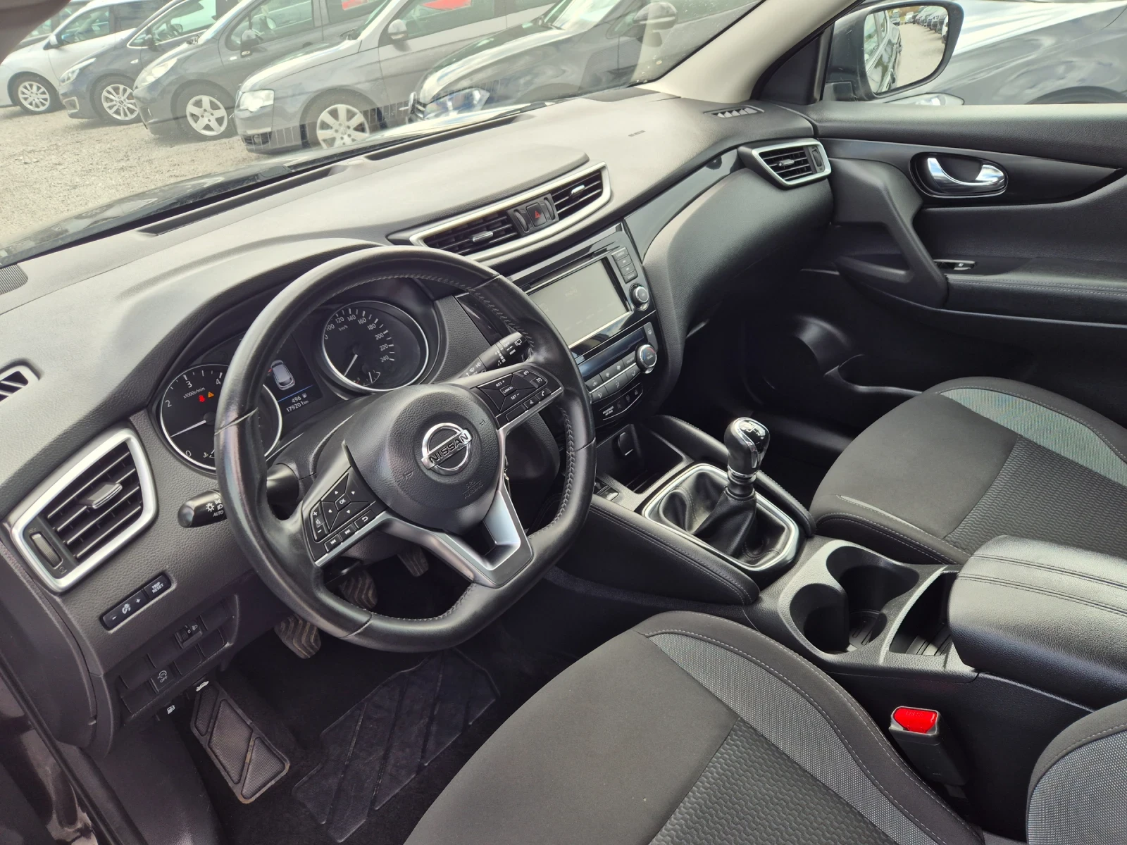 Nissan Qashqai 1.5 dci, снимка 14 - Автомобили и джипове - 54169370