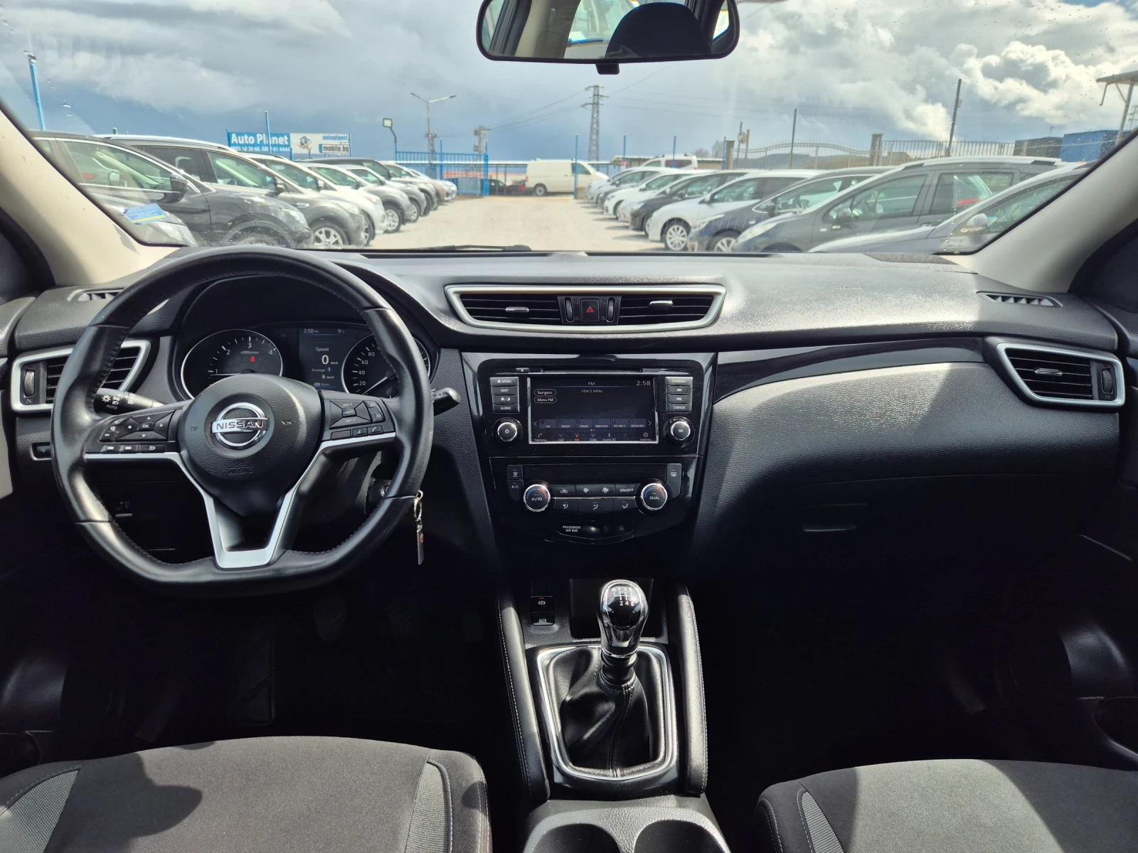 Nissan Qashqai 1.5 dci, снимка 9 - Автомобили и джипове - 54169370