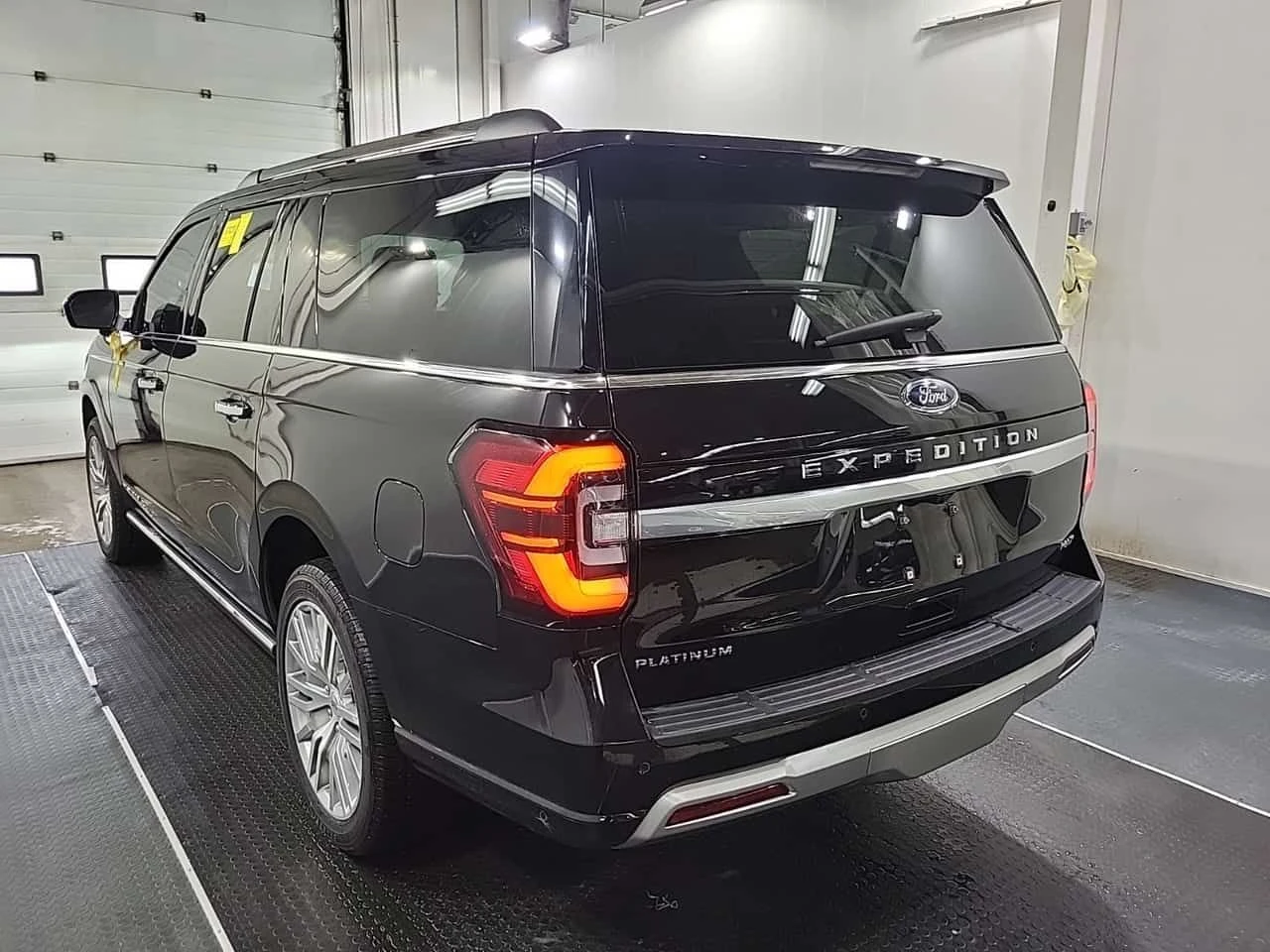 Ford Expedition * PLATINUM * CARFAX * CARPLAY * PANO * ОБДУХВАНЕ, снимка 4 - Автомобили и джипове - 54356481