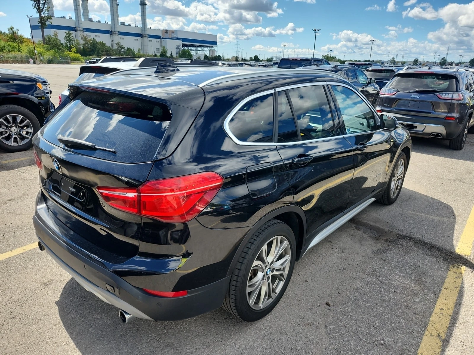 BMW X1 * xDrive28i * АВТОКРЕДИТ * ПРЕДСТАВИТЕЛСТВО, снимка 3 - Автомобили и джипове - 55900643