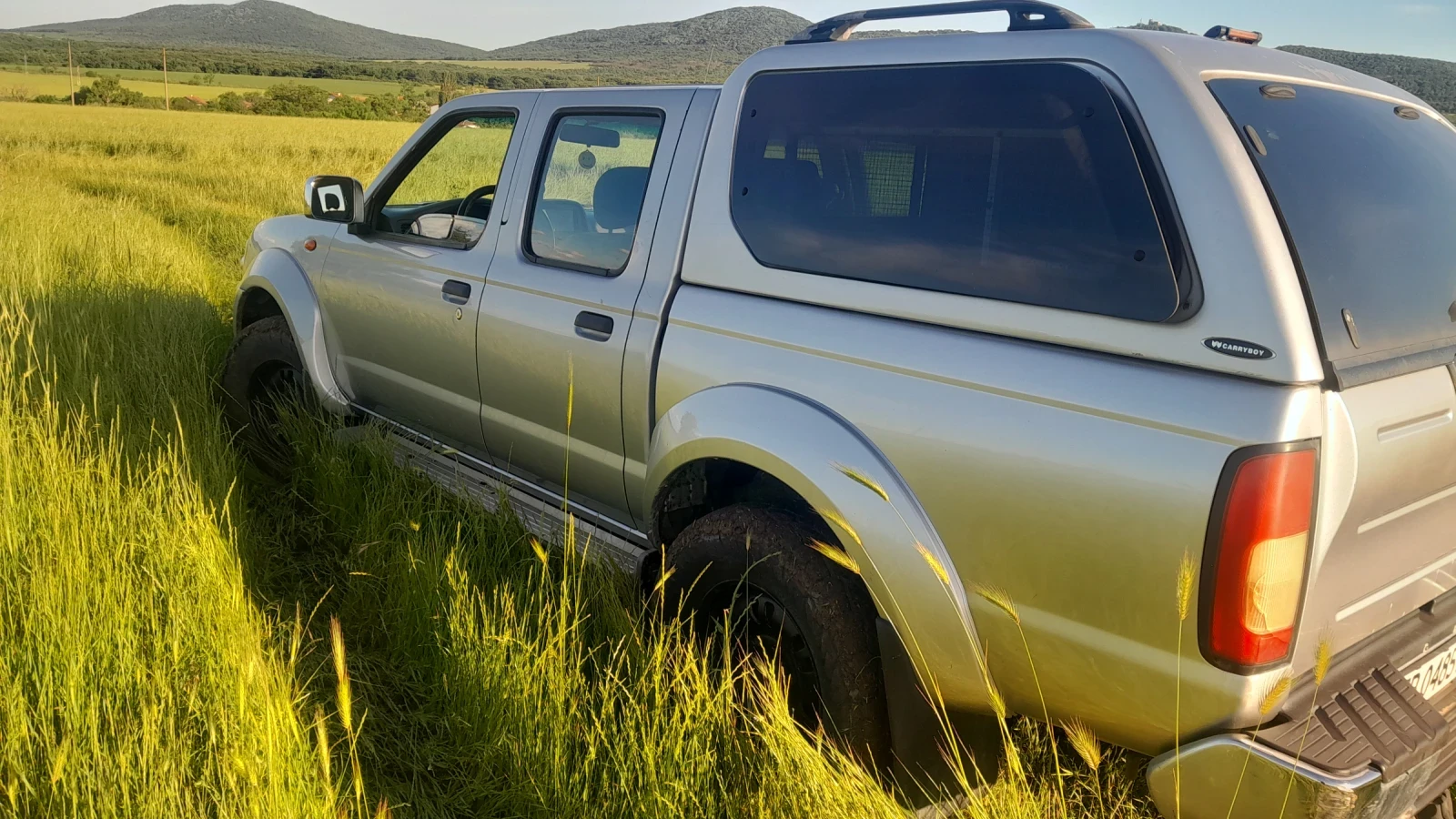 Nissan Navara 2.5, снимка 4 - Автомобили и джипове - 56241039