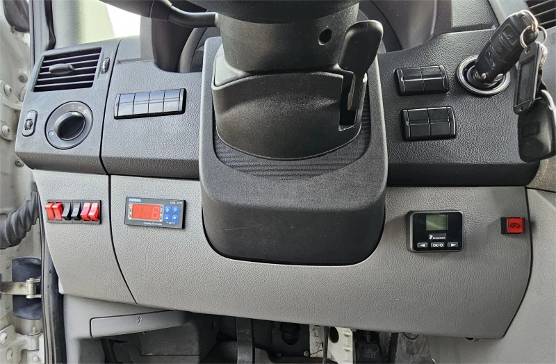 VW Crafter, снимка 13 - Бусове и автобуси - 52799555