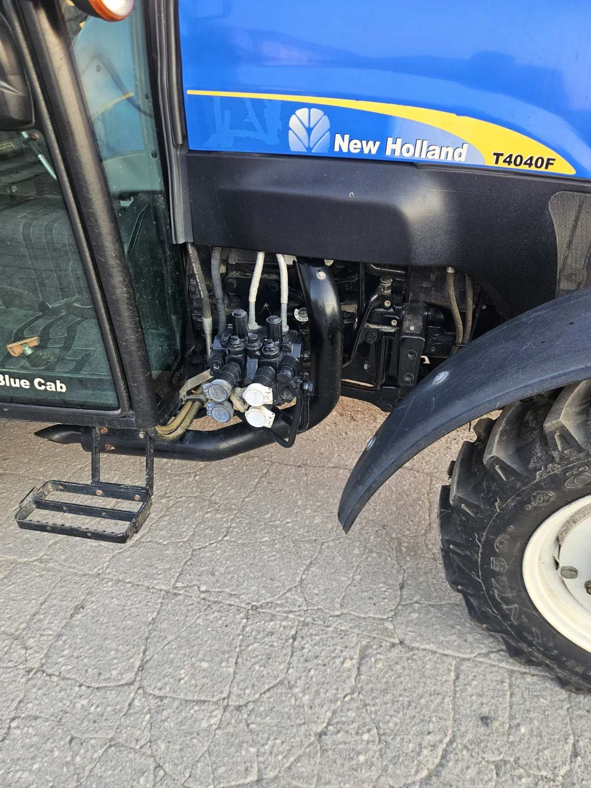 Трактор New Holland T4040F, снимка 7 - Селскостопанска техника - 55670625
