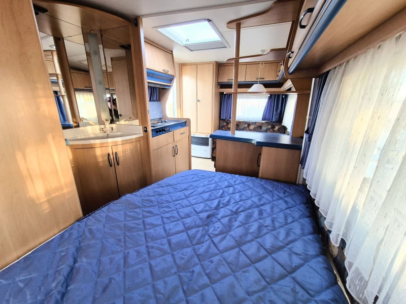 Каравана Hobby 440 De Luxe /// ФОРСЕЛТ /// WC /// ФРЕНСКА СПАЛНЯ , снимка 12 - Каравани и кемпери - 51620487