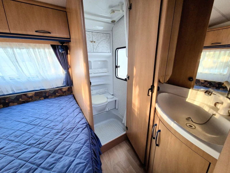 Каравана Hobby 440 De Luxe /// ФОРСЕЛТ /// WC /// ФРЕНСКА СПАЛНЯ , снимка 10 - Каравани и кемпери - 51620487