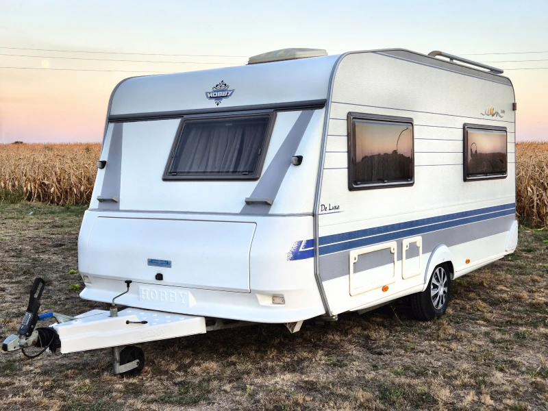 Каравана Hobby 440 De Luxe /// ФОРСЕЛТ /// WC /// ФРЕНСКА СПАЛНЯ , снимка 2 - Каравани и кемпери - 51620487