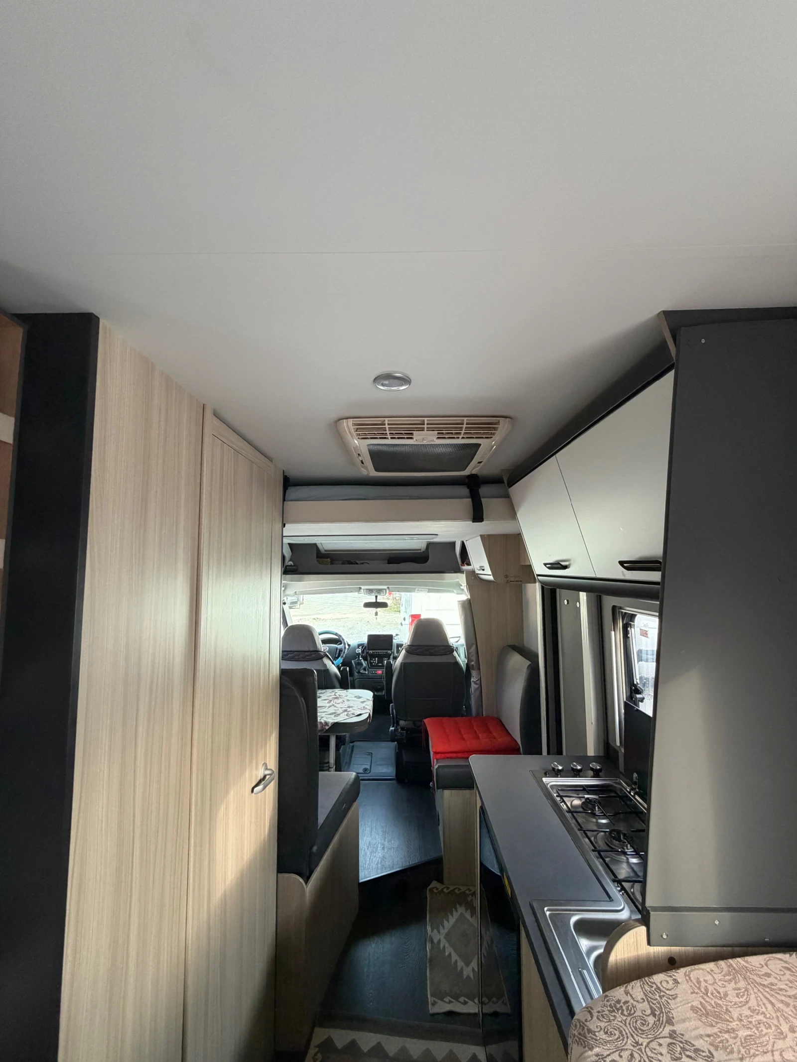 Кемпер Adria Sun Living, снимка 4 - Каравани и кемпери - 54201043