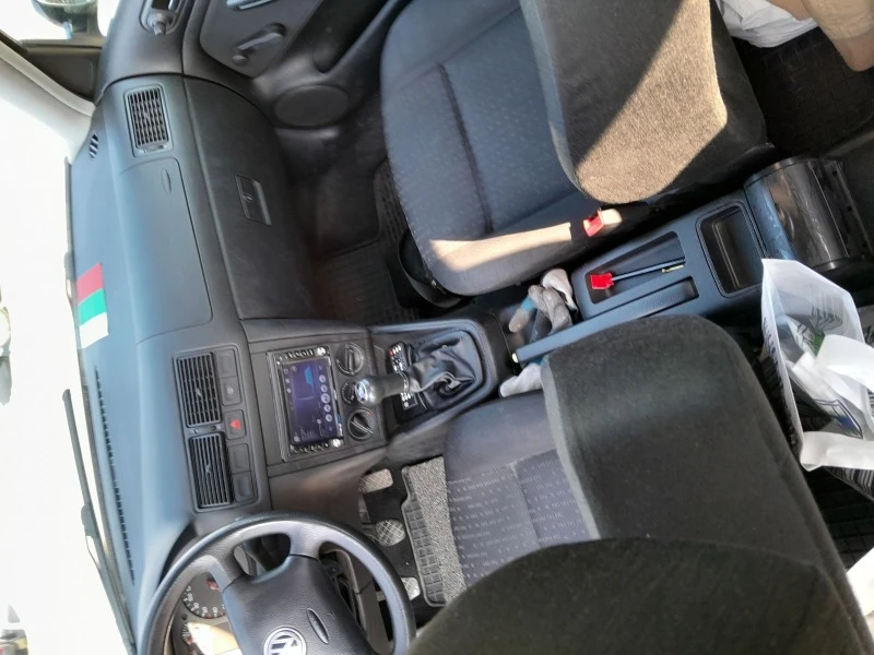 VW Golf, снимка 1 - Автомобили и джипове - 46710787