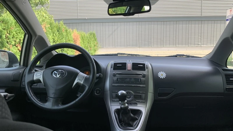 Toyota Auris, снимка 5 - Автомобили и джипове - 46721061