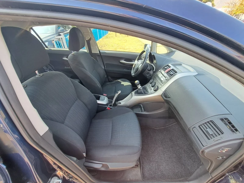 Toyota Auris D4D, снимка 10 - Автомобили и джипове - 46997249