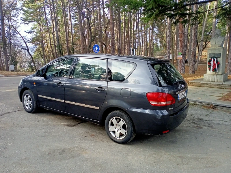 Toyota Avensis verso, снимка 2 - Автомобили и джипове - 48636797