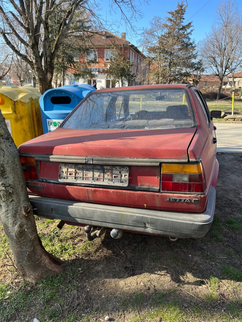 VW Jetta 1.6 чист дизел, снимка 4 - Автомобили и джипове - 48738352