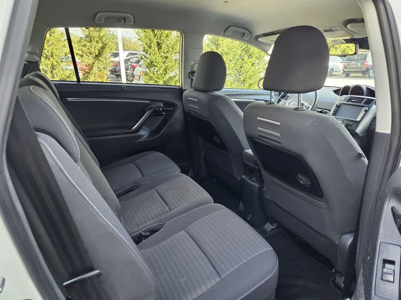 Toyota Verso 1.6D4d-112kc= 6СКОРОСТИ= КАМЕРА= LINE ASSIST, снимка 14 - Автомобили и джипове - 51859454