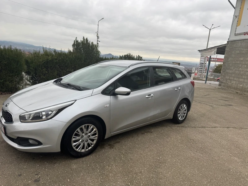 Kia Ceed 1.6 CRDI, снимка 6 - Автомобили и джипове - 52617395