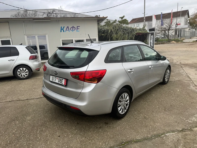 Kia Ceed 1.6 CRDI, снимка 3 - Автомобили и джипове - 52617395