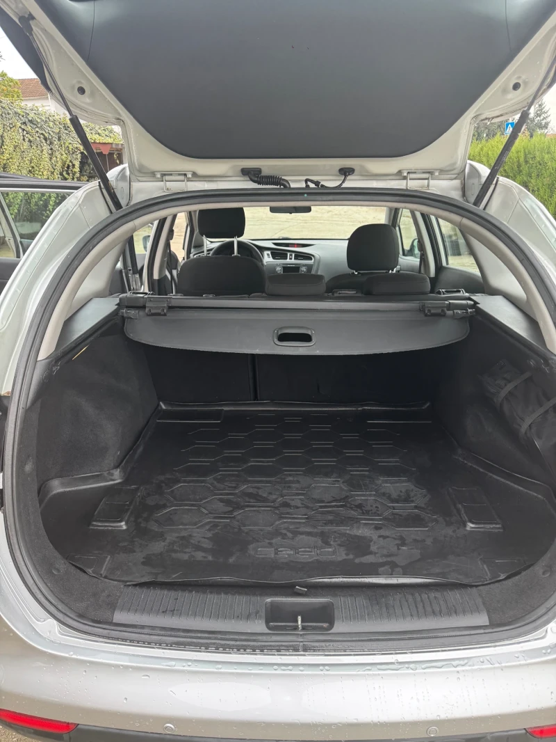Kia Ceed 1.6 CRDI, снимка 11 - Автомобили и джипове - 52617395