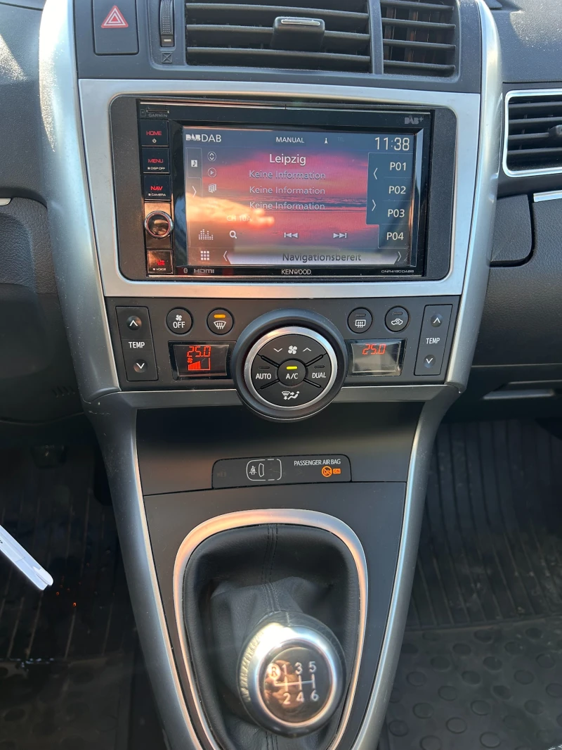 Toyota Verso 1.6D-4D NAVI/KAMERA/PANORAMA EURO 5, снимка 15 - Автомобили и джипове - 53155092