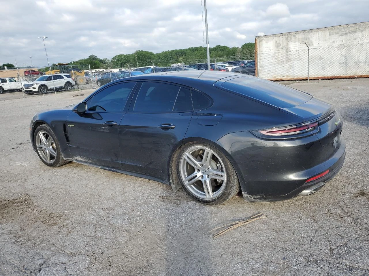 Porsche Panamera 3.0L 6 All wheel drive - изображение 2