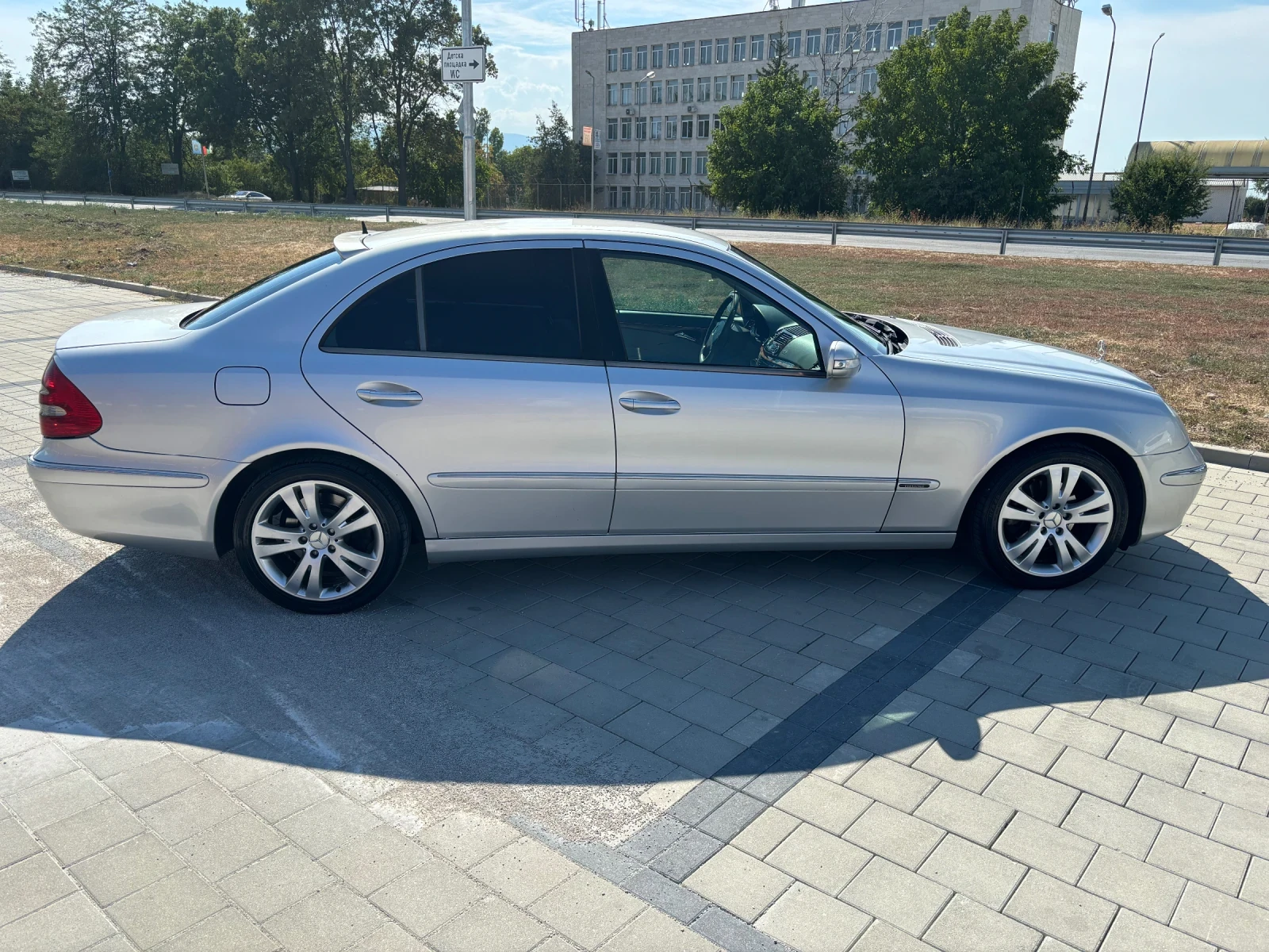 Mercedes-Benz E 220 ELEGANCE/NAVI/AUTO - изображение 2