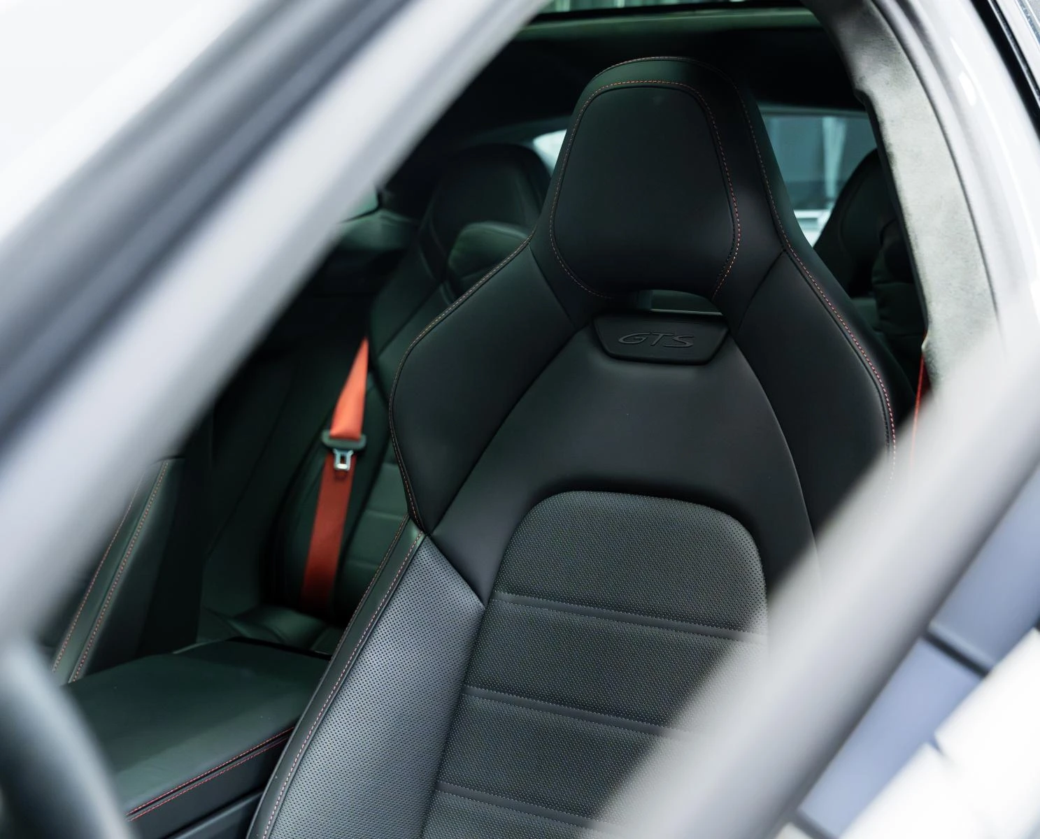 Porsche Panamera GTS* BOSE* PANO* 360CAM* HUD* ОБДУХВ* SPORT CHRONO, снимка 11 - Автомобили и джипове - 54075454