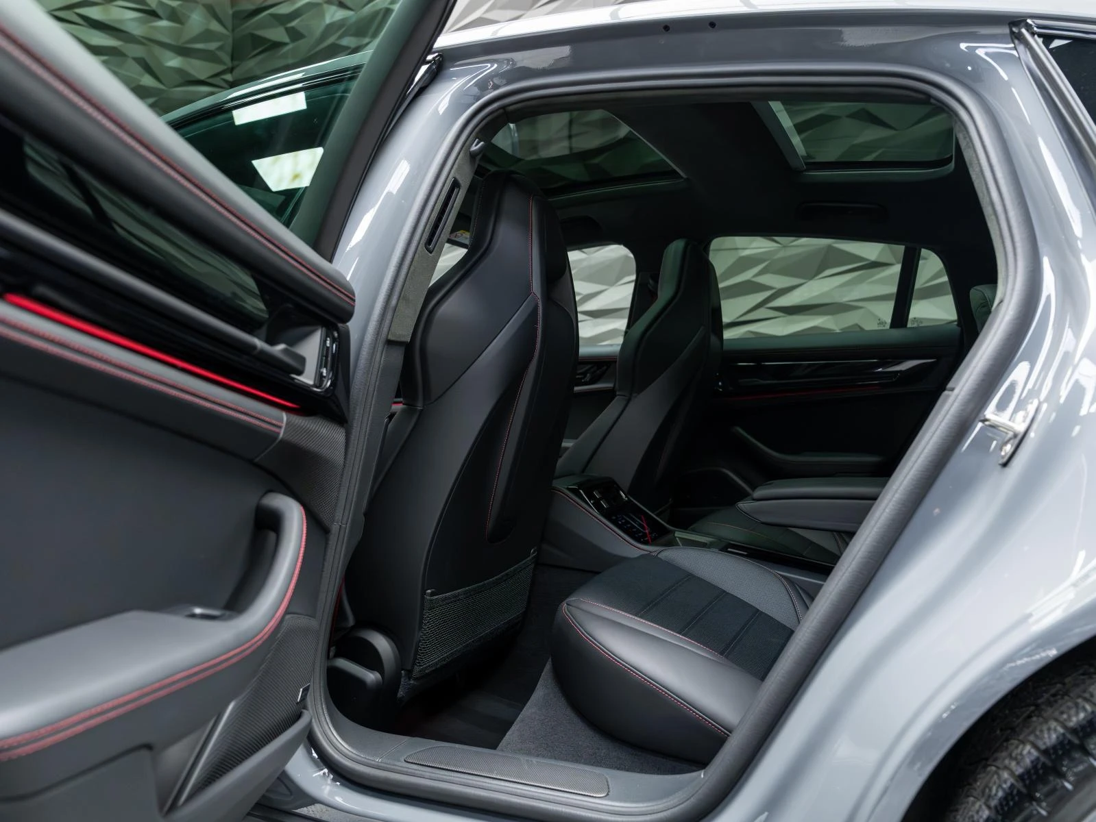 Porsche Panamera GTS* BOSE* PANO* 360CAM* HUD* ОБДУХВ* SPORT CHRONO, снимка 13 - Автомобили и джипове - 54075454