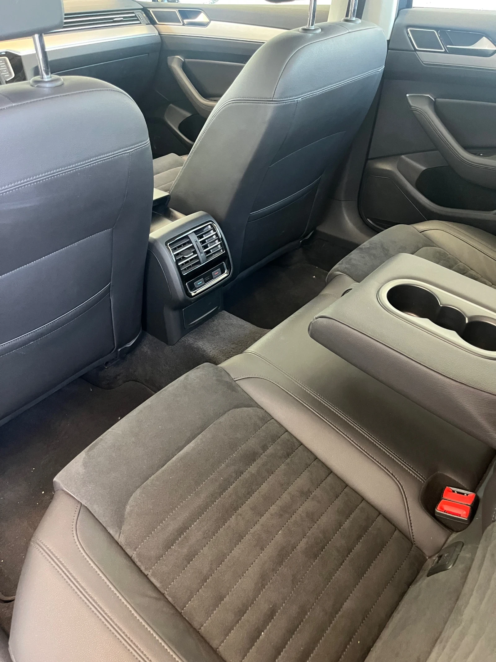 VW Passat Highline DSG 4motion Swiss, снимка 9 - Автомобили и джипове - 54312490