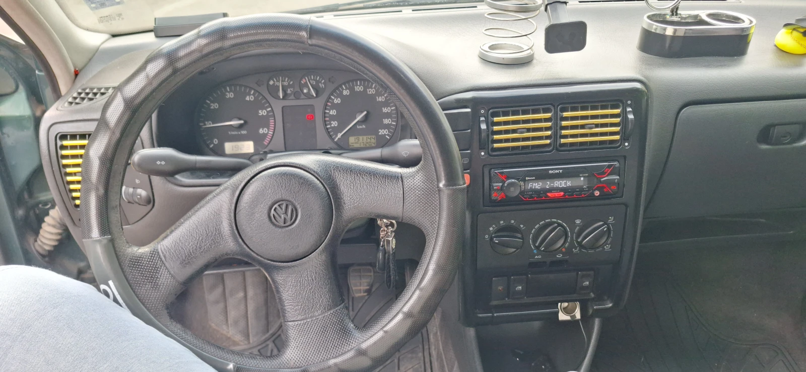 VW Polo 1.6i, снимка 8 - Автомобили и джипове - 54577282