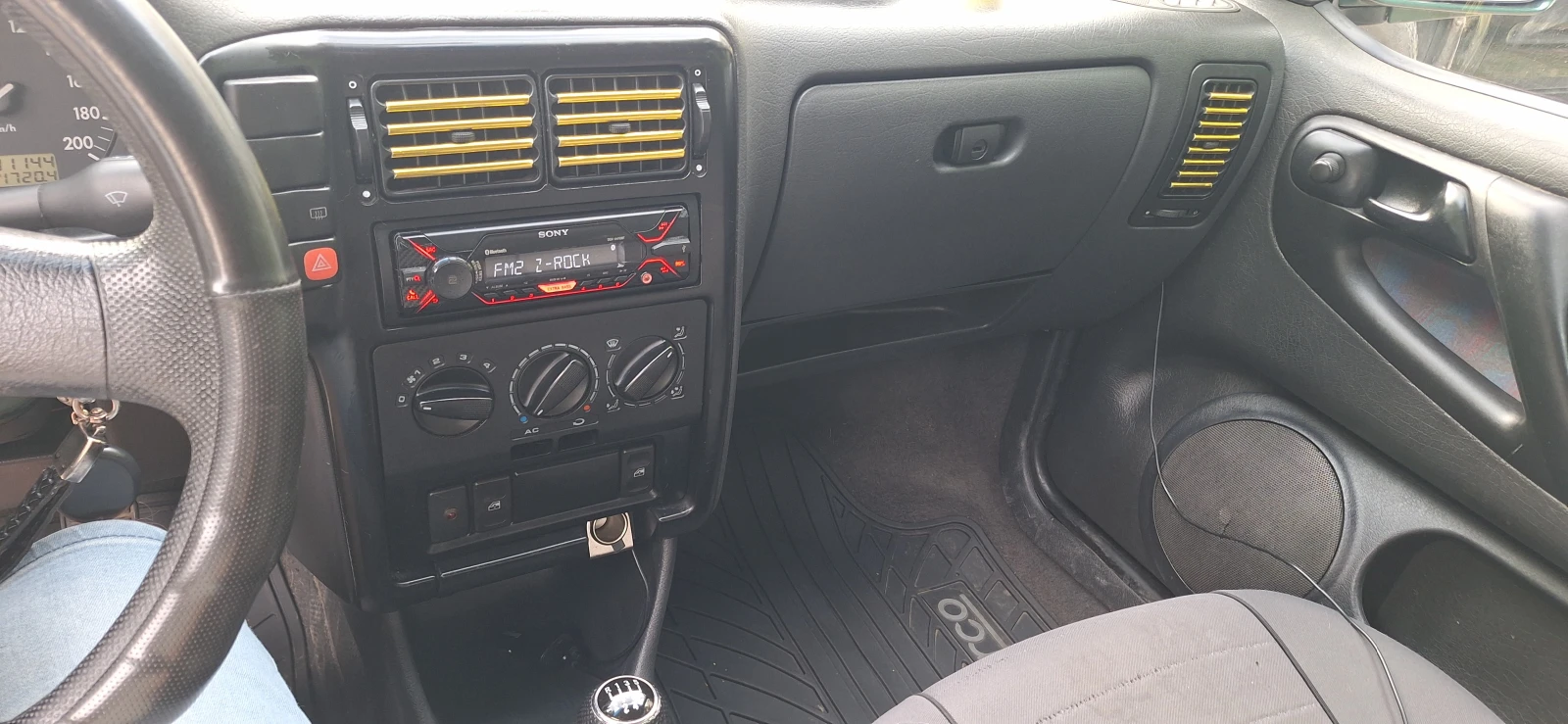 VW Polo 1.6i, снимка 11 - Автомобили и джипове - 54577282