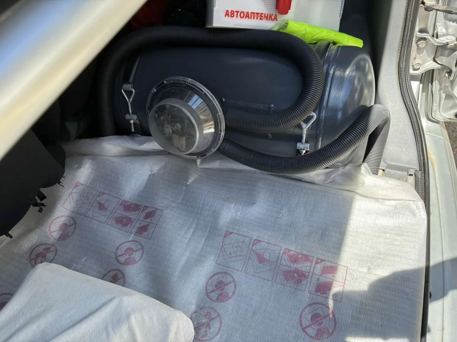 Toyota Yaris verso 1.3 LPG, снимка 8 - Автомобили и джипове - 55068983