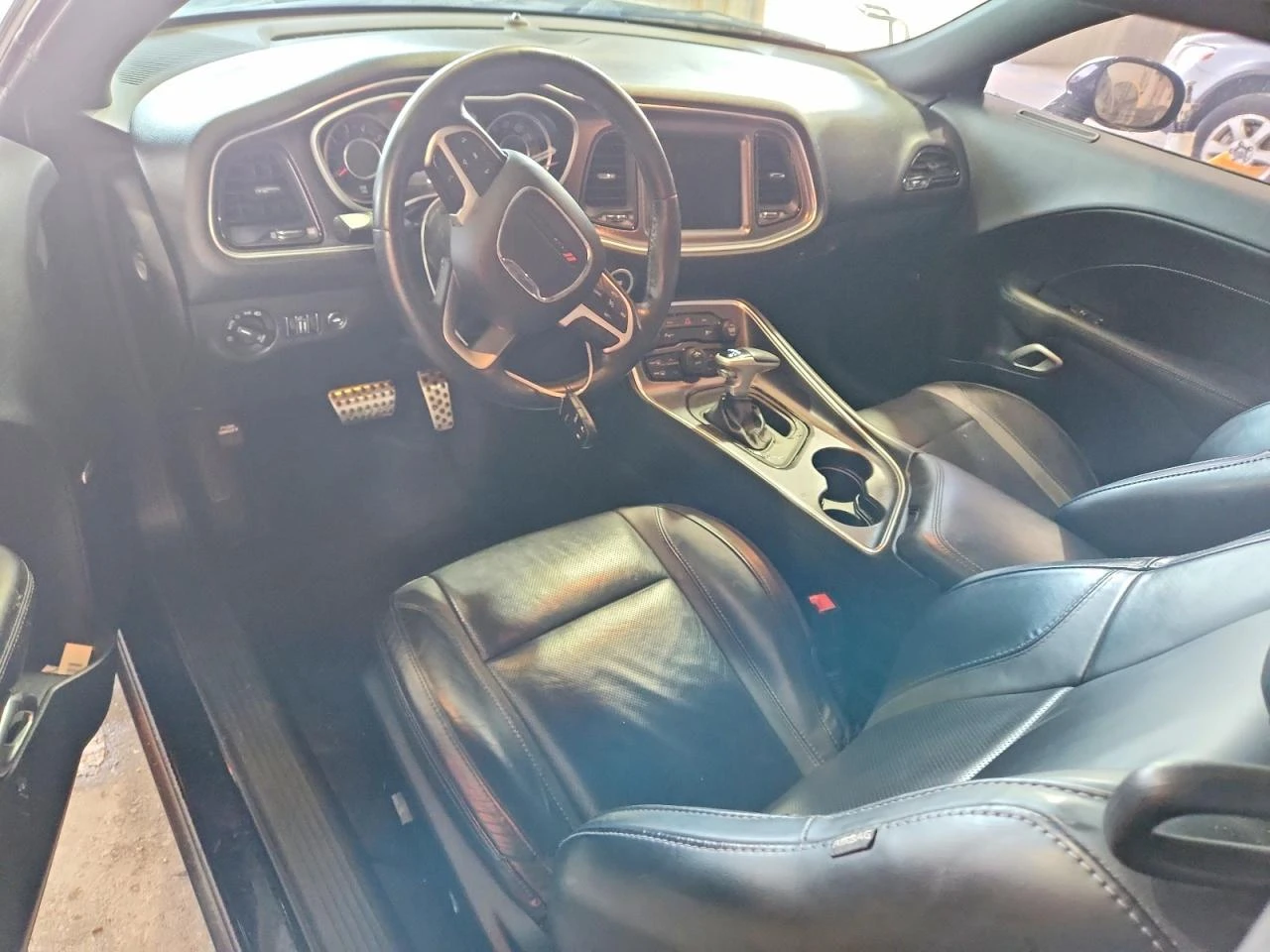 Dodge Challenger SXT PLUS* ОБДУХВАНЕ* ПОДГРЕВ* КОЖА* СЕРВИЗНА ИСТОР, снимка 8 - Автомобили и джипове - 55188208