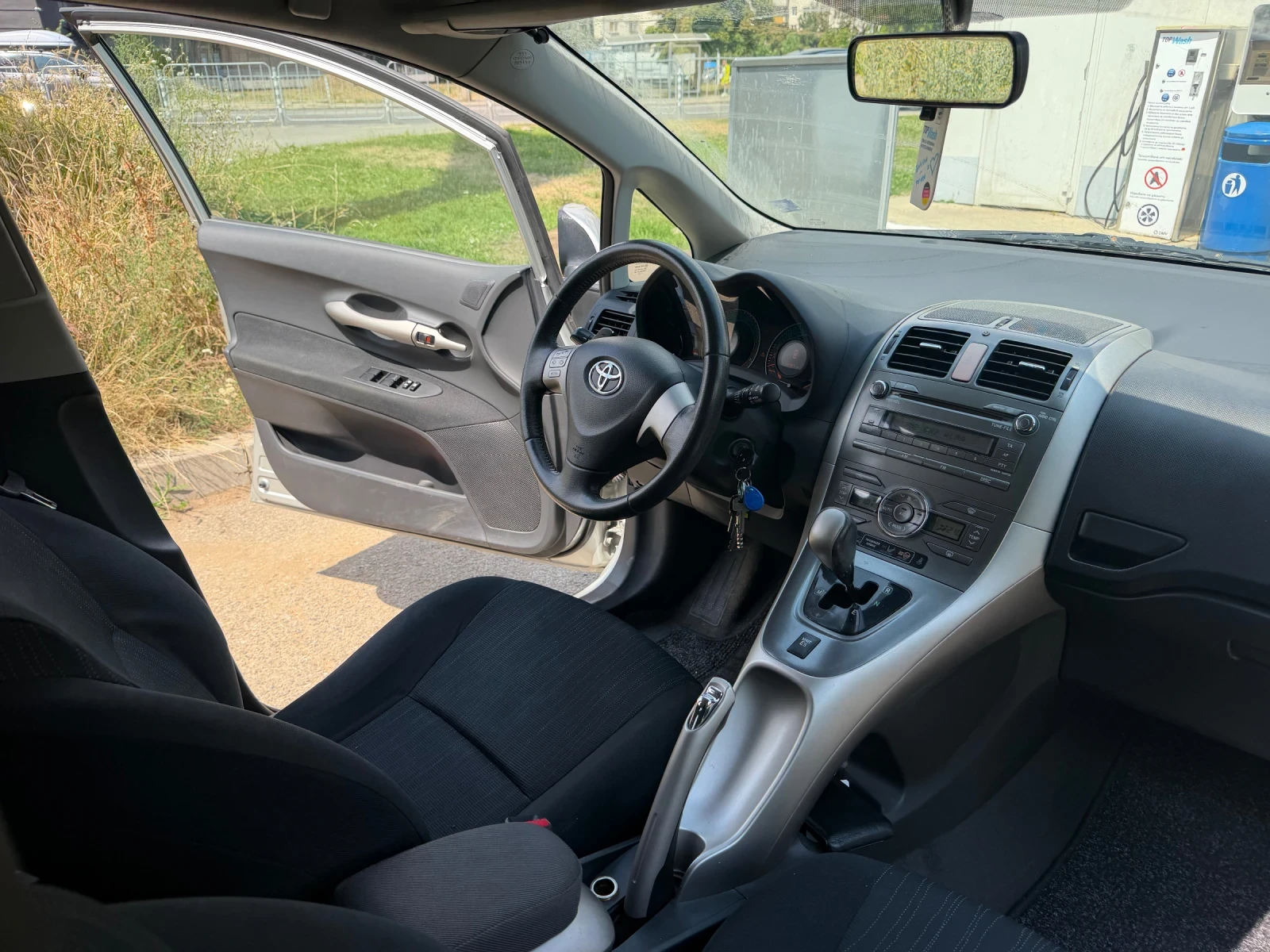 Toyota Auris, снимка 12 - Автомобили и джипове - 55604194